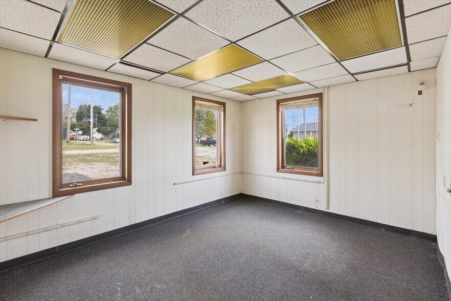 More Photos Of 211 Lee St, Saginaw Manufacturing For Sale