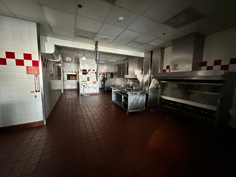 More Photos Of 3850 Veterans Memorial Hwy, Bohemia Fast Food For Lease