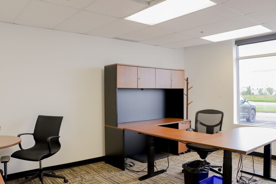 More Photos Of 3601 82nd Ave, Leduc Flex For Lease