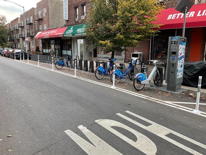 More Photos Of 4716 44th St, Woodside Storefront Retail Office For Lease