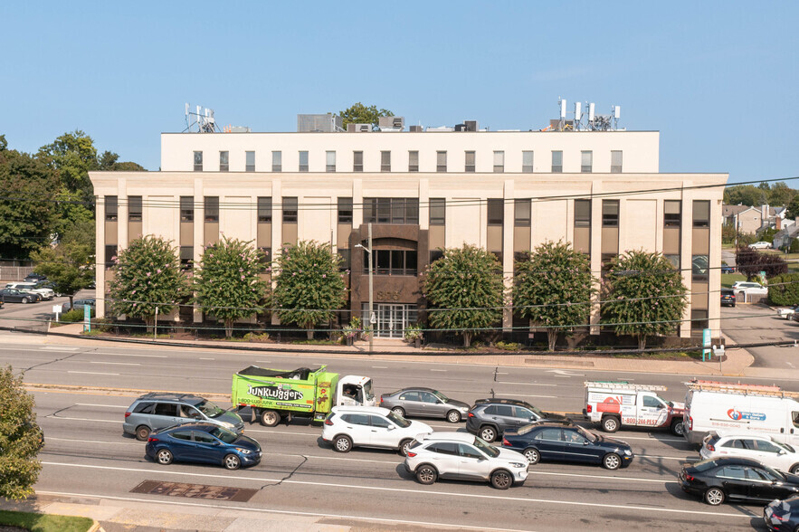 Primary Photo Of 375 N Broadway, Jericho Office For Lease