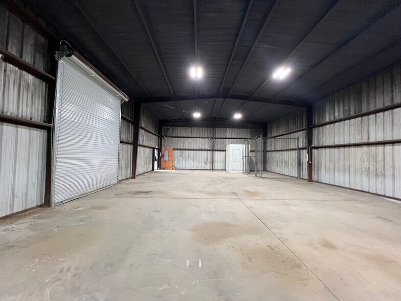 More Photos Of 526-530 Lyle Cir, Lawrenceville Light Manufacturing For Sale