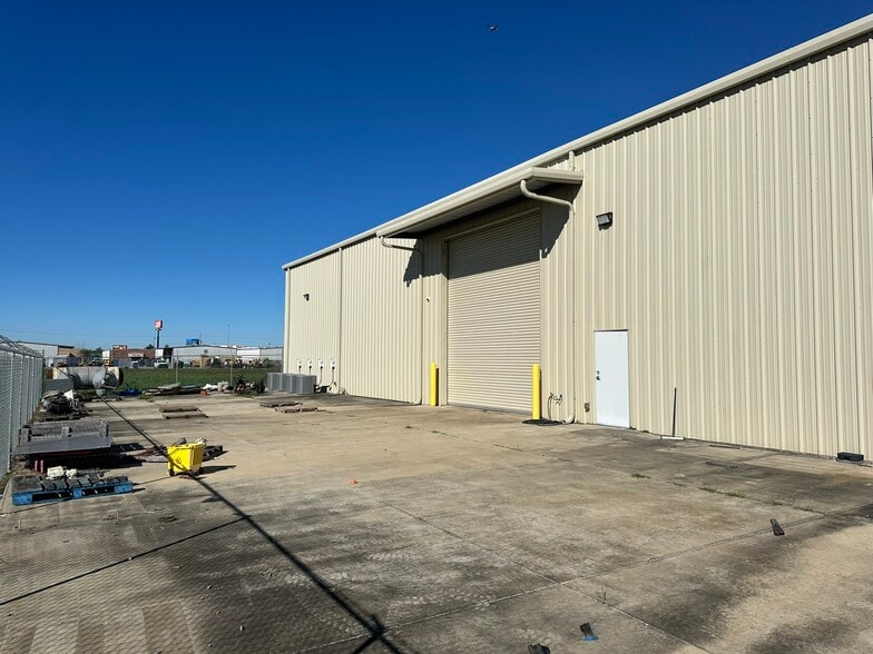 More Photos Of 3001 S Darla Ave, Gonzales Warehouse For Lease