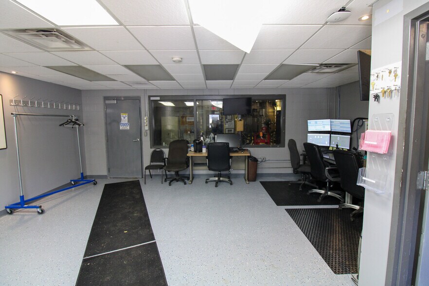 More Photos Of 5640 44th Ave S, Clinton Industrial For Sale