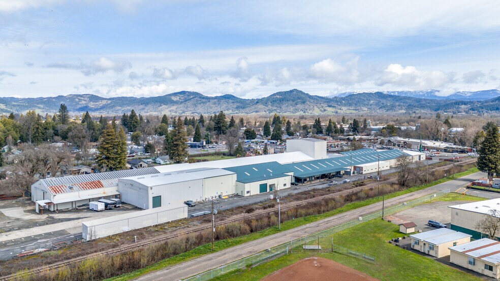 More Photos Of 934 S Main St, Willits Manufacturing For Lease