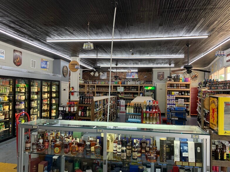 More Photos Of 120 N State St, Lyons Restaurant For Sale