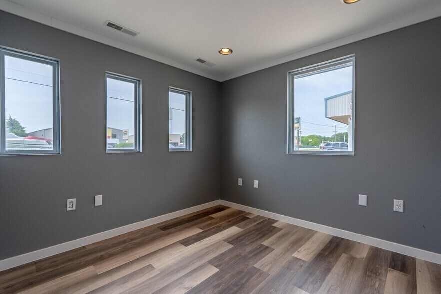 More Photos Of 414 Highway 42, Osage Beach Flex For Lease