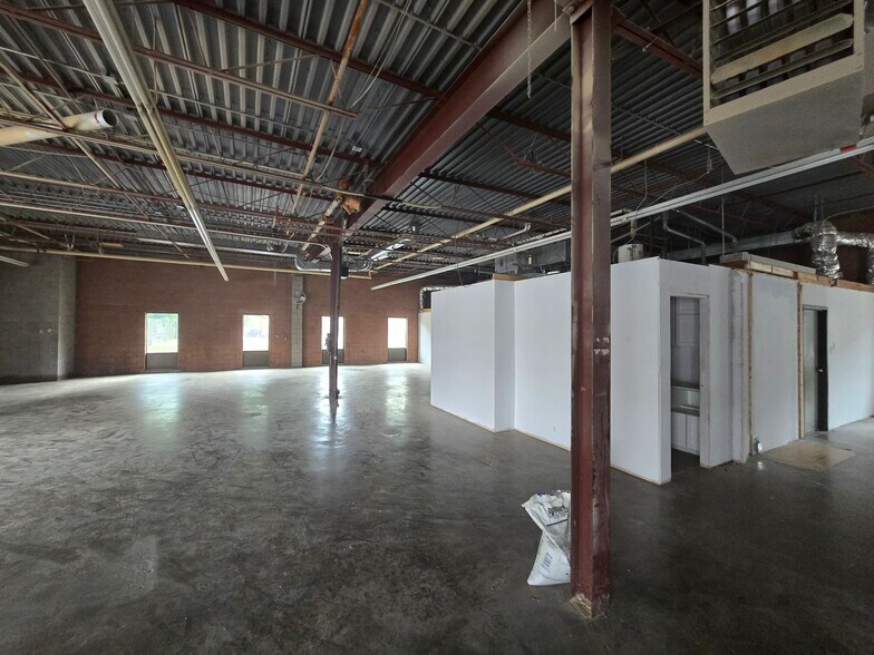 More Photos Of 45 Pacific Crt, London Flex For Sale