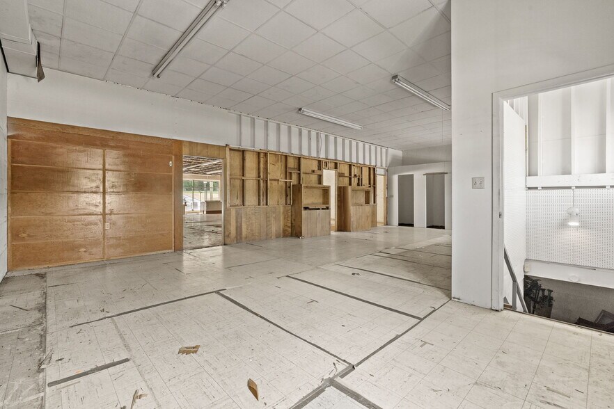 More Photos Of 140 1st S, Alabaster Storefront For Sale