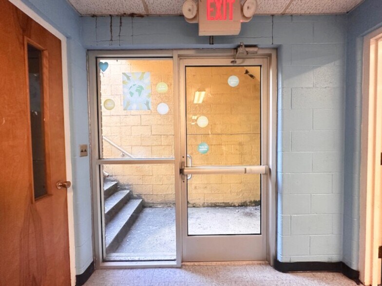 More Photos Of 4150 Pontiac Lake Rd, Waterford Religious Facility For Lease