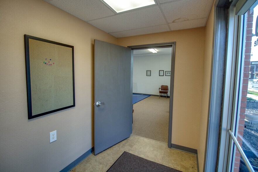 More Photos Of 609 S State St, Jerseyville General Retail For Sale