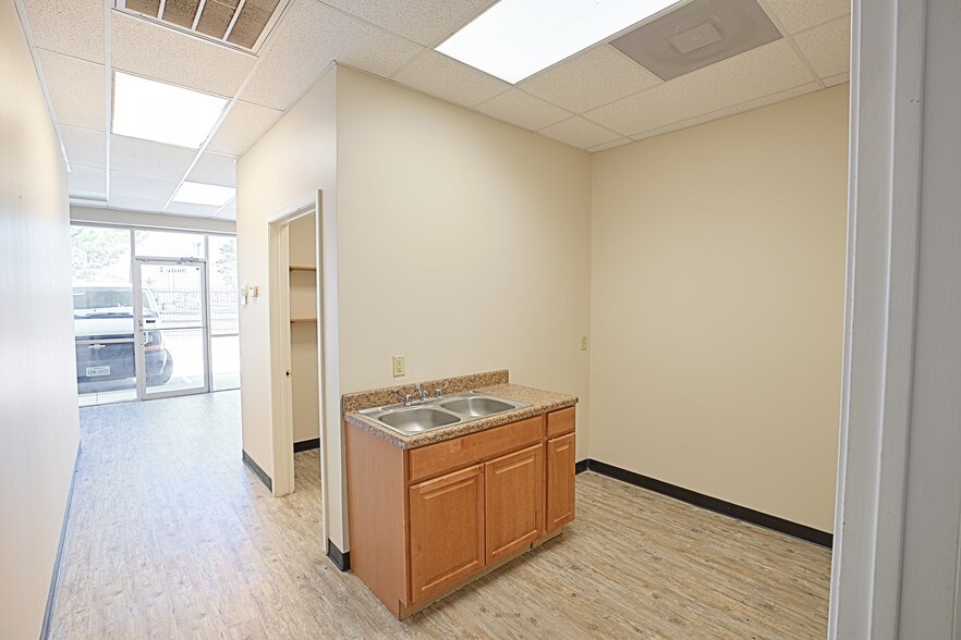 More Photos Of 221 Barren Springs Dr, Houston Unknown For Lease