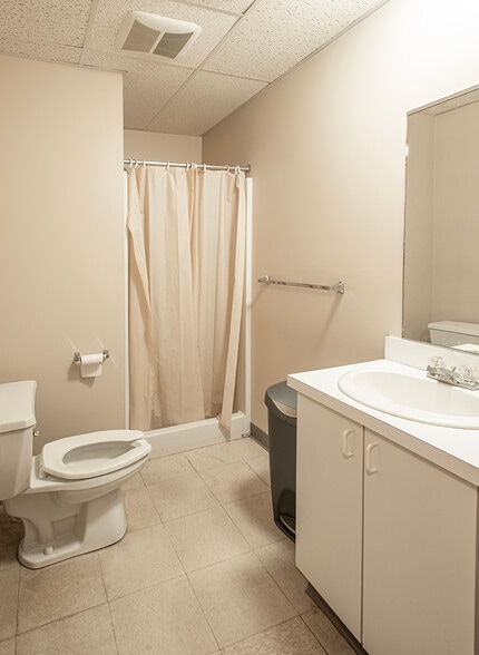 More Photos Of 320 Riverside Dr, Florence Office For Sale