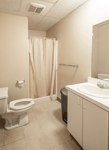 More Photos Of 320 Riverside Dr, Florence Office For Sale