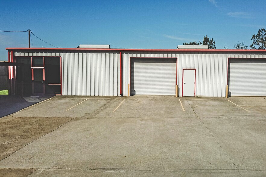 More Photos Of 21262 US Highway 59, New Caney Manufacturing For Sale