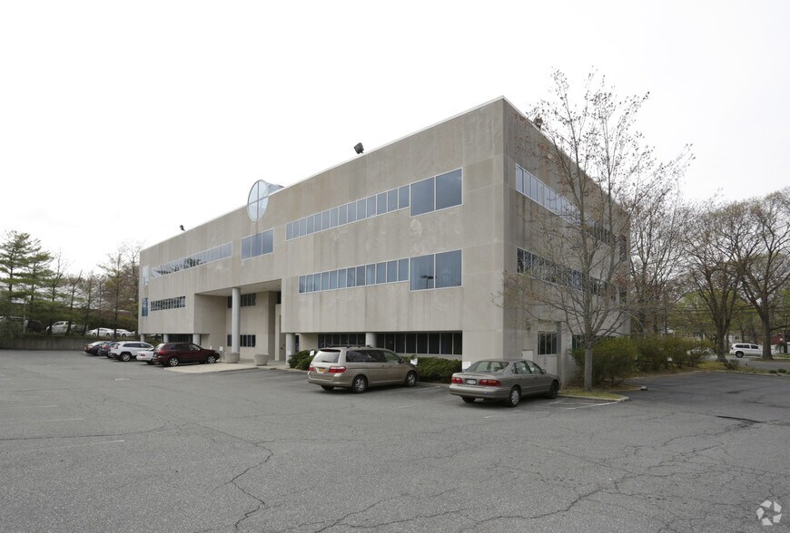 More Photos Of 200 Parkway Dr S, Hauppauge Medical For Lease