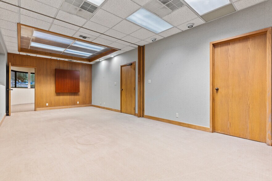 More Photos Of 915 Judson Rd, Longview Office Residential For Sale