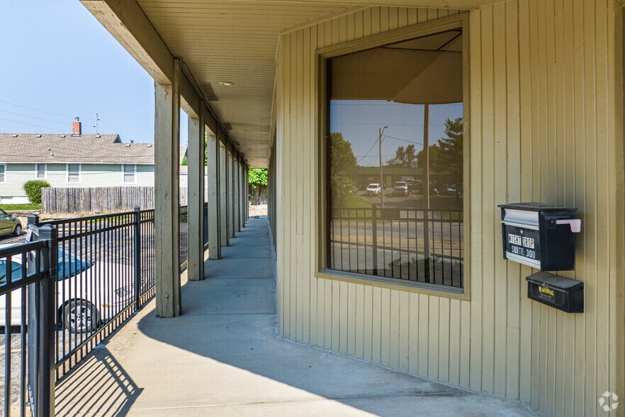 More Photos Of 136 E Walnut St, Independence Office For Lease