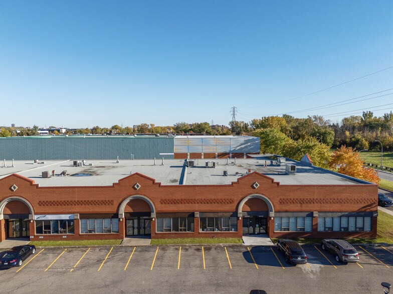 More Photos Of 8545-8579 Ch Dalton, Mt Royal Warehouse For Lease