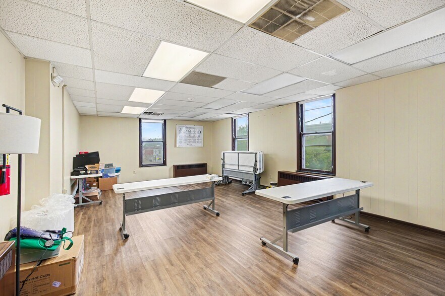 More Photos Of 1002 Monmouth St, Newport Office Residential For Sale