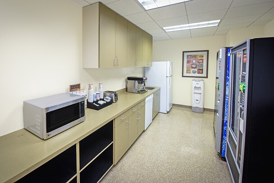 More Photos Of 14500 Roscoe Blvd, Panorama City Coworking Space