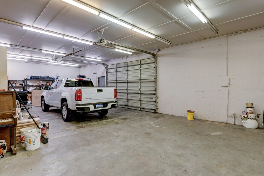 More Photos Of 499 NE Midway Blvd, Oak Harbor Office For Sale