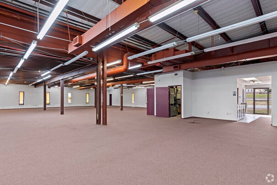 More Photos Of 2401 N Highway 287, Mansfield Showroom For Sale