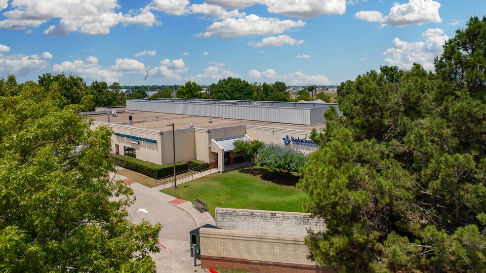 More Photos Of 1600 Republic Pky, Mesquite Unknown For Lease