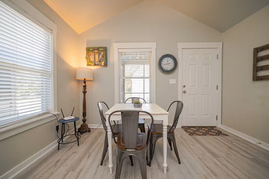 More Photos Of 5481 Highway 35 N, Rockport Specialty For Sale