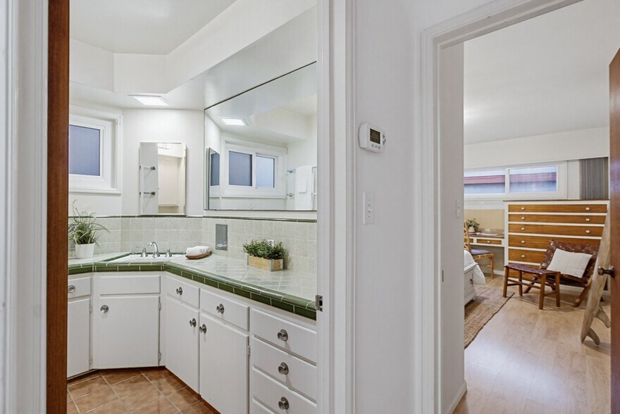 More Photos Of 829 Avalon Ct, San Diego Apartments For Sale