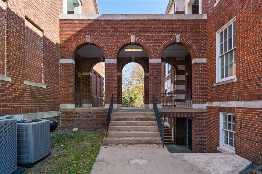 More Photos Of 835 S Main St, Greenwood Apartments For Sale