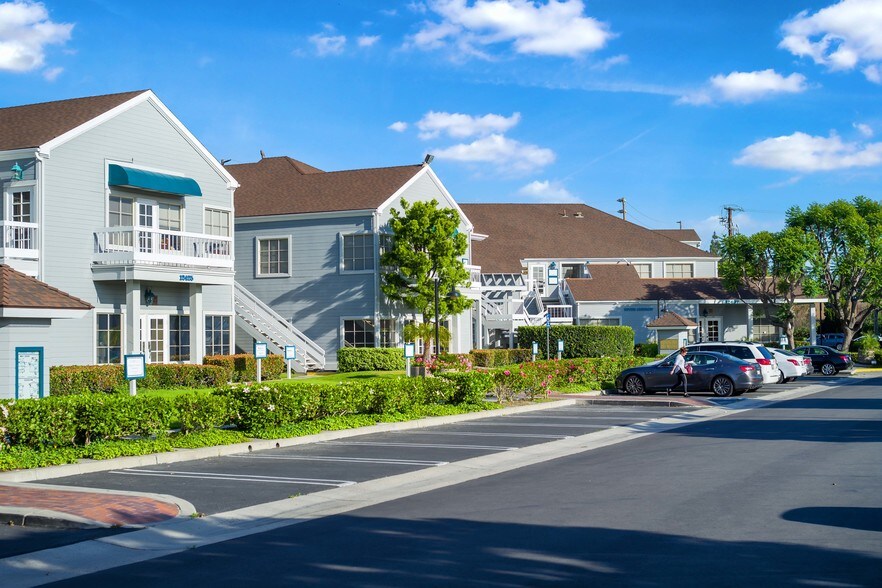 More Photos Of 12361 Lewis St, Garden Grove Unknown For Lease