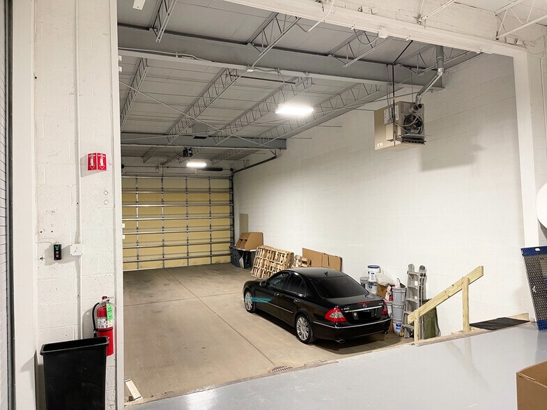 More Photos Of 3921-3925 N Elston Ave, Chicago Light Distribution For Sale