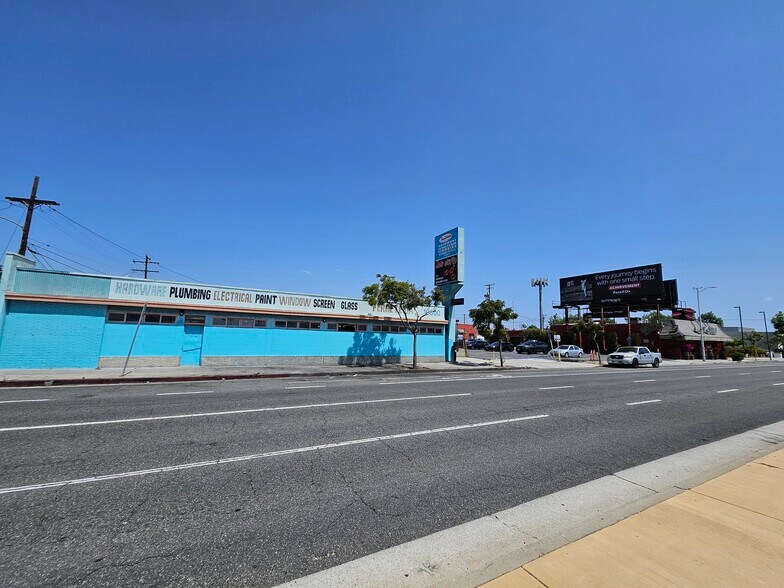 More Photos Of 10600-10624 Hawthorne Blvd, Lennox Bar For Lease