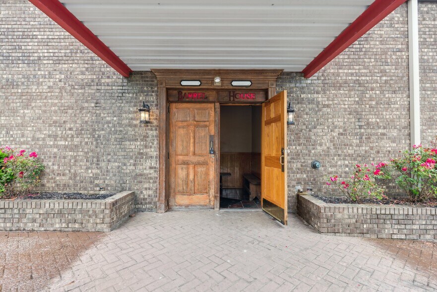 More Photos Of 470 Tucker Dr, Maysville Storefront Retail Office For Sale