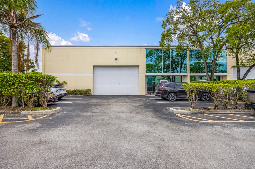 More Photos Of 8009 NW 29th St, Doral Warehouse For Sale