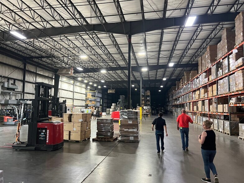 More Photos Of 13201 Arrington Rd, Grandview Manufacturing For Lease