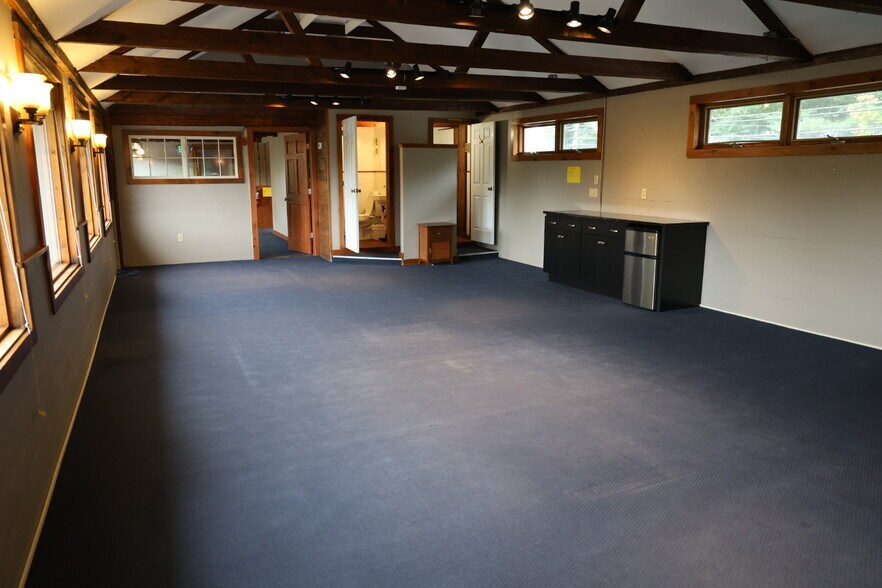 More Photos Of 807 NH-3A, Bow Light Manufacturing For Sale