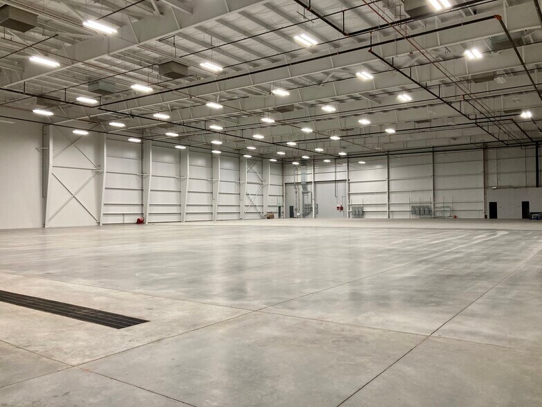 More Photos Of 5649 S Avery Cir, Mesa Airplane Hangar For Sale