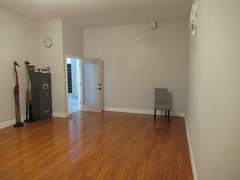 More Photos Of 1820 E Rosecrans Ave, Compton Storefront For Sale