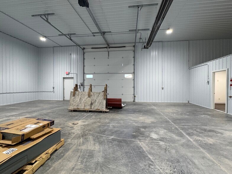 More Photos Of 801 N 9th Ave, Brandon Warehouse For Lease
