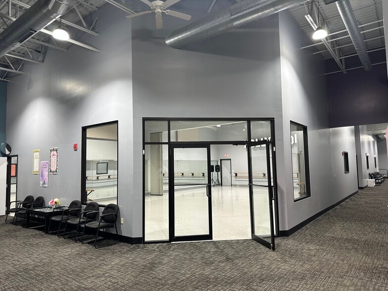 More Photos Of S63W13700 Janesville Rd, Muskego General Retail For Lease