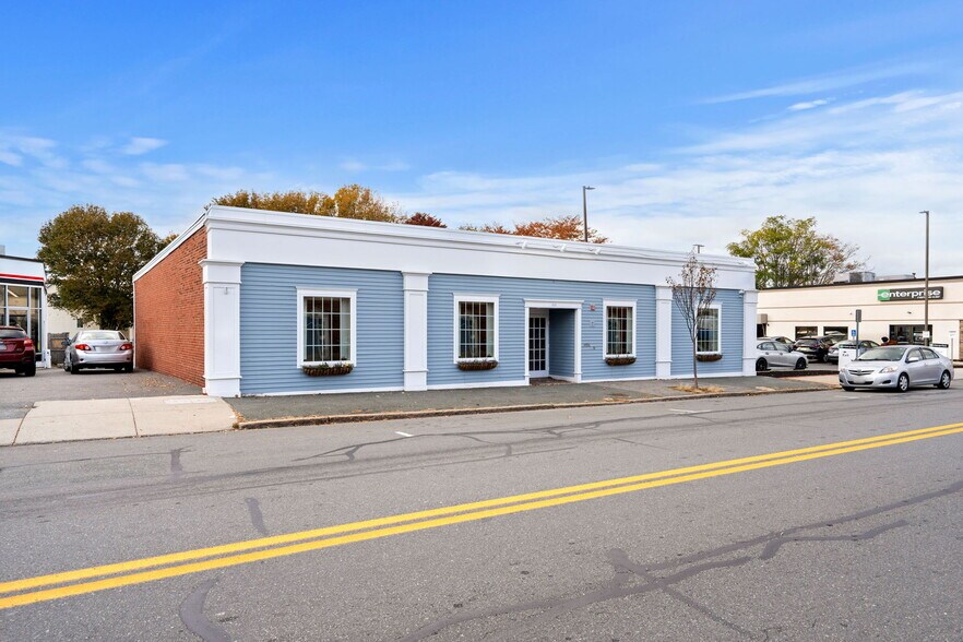 More Photos Of 306 Cabot St, Beverly Office For Lease