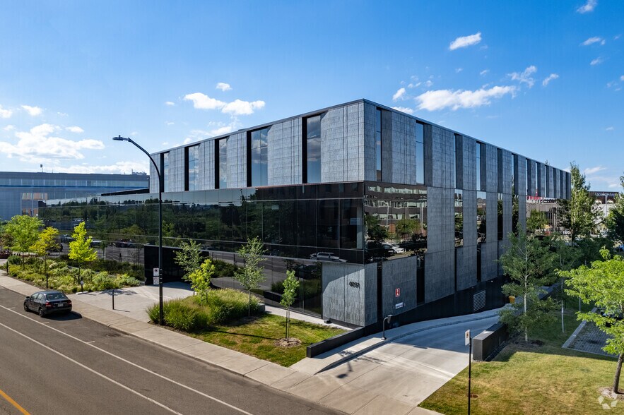 More Photos Of 2600 Rue William Tremblay, Montréal Unknown For Lease