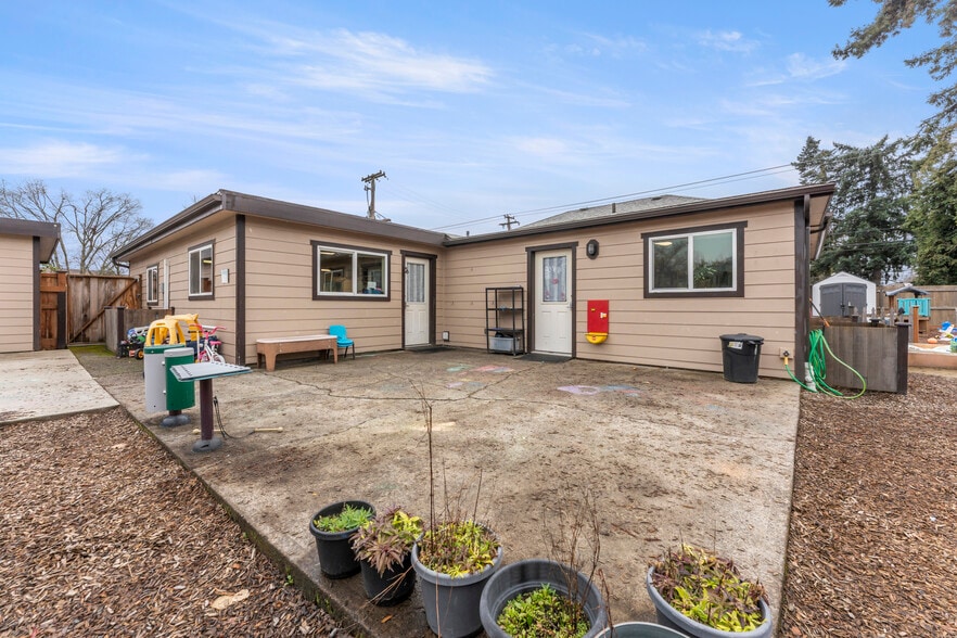 More Photos Of 2125 Coburg Rd, Eugene Healthcare For Sale