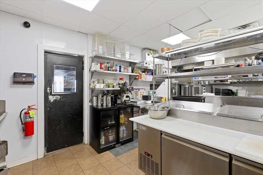 More Photos Of 641 Old Elm St, Conshohocken Bar For Sale