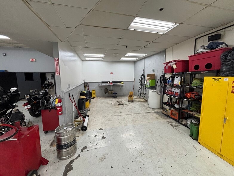 More Photos Of 720 W Bristol St, Elkhart Freestanding For Sale