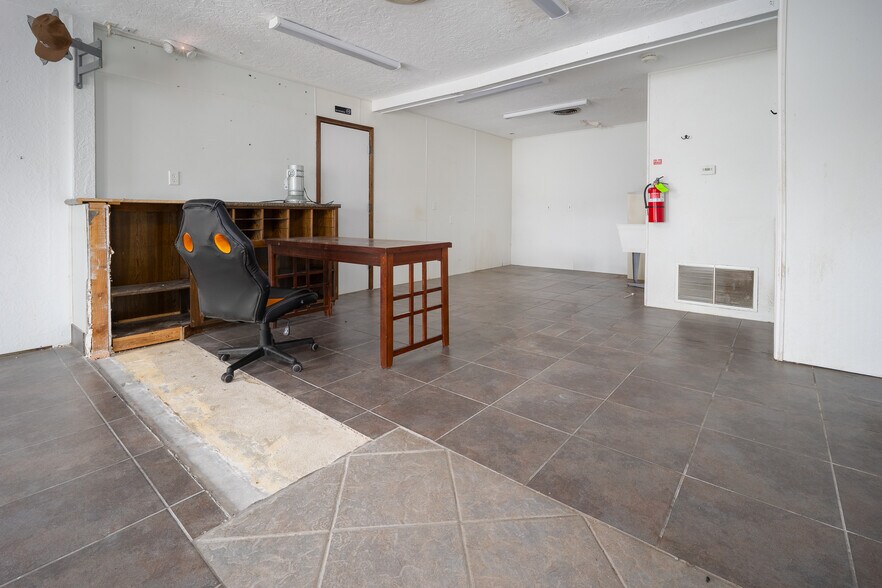 More Photos Of 1108 N Washington St, Weatherford Medical For Sale