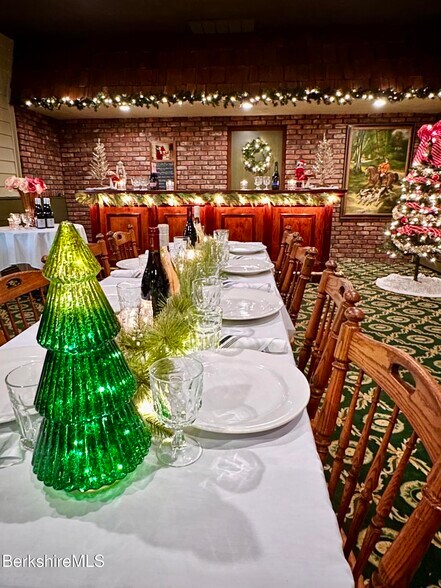 More Photos Of 650 N Main St, Sheffield Restaurant For Sale