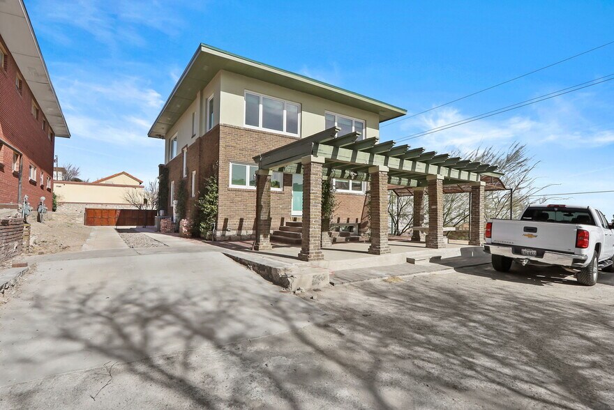 More Photos Of 1701 N Stanton St, El Paso Office For Sale